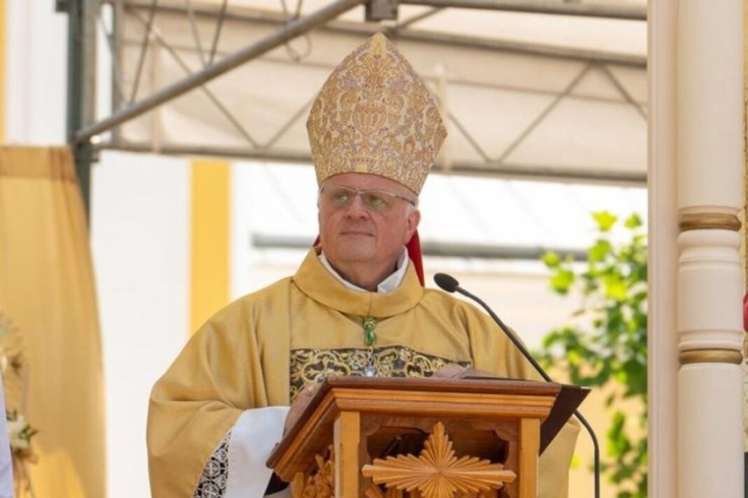 Misa en la Catedral Metropolitana de Buenos Aires presidida por el nuncio apostólico