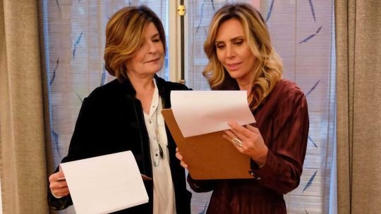 Teresa Costantini y Adriana Salonia en la obra Otras palabras