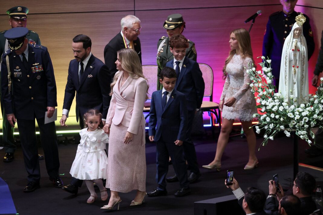 Abelardo de la Espriella en su posesión presidencial en Cali con traje de Arturo Calle