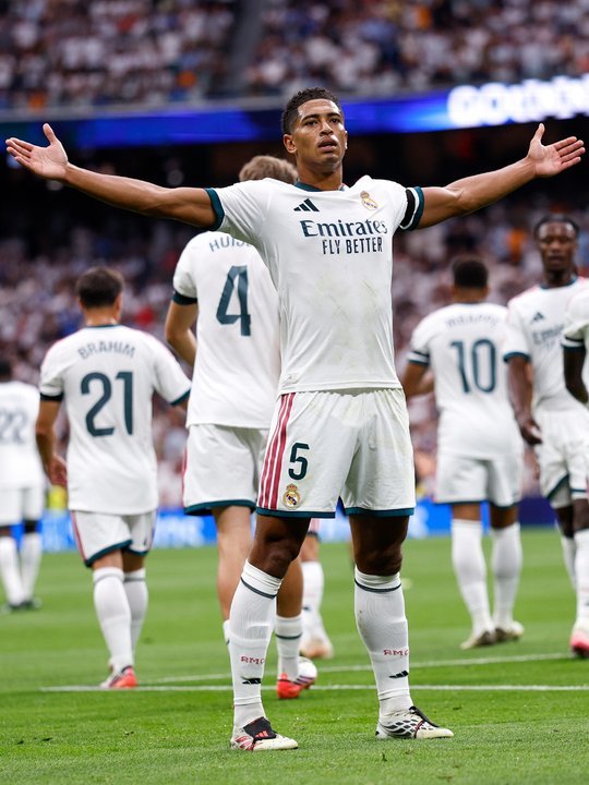 Jugadores del Real Madrid celebrando un gol ante el Málaga en el Santiago Bernabéu