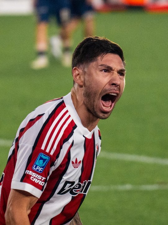 Gonzalo Montiel festejando su gol ante Argentinos Juniors