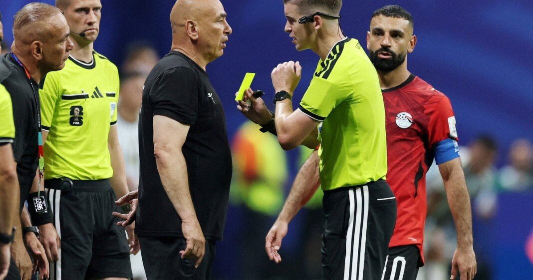 Hossam Hassan, técnico de Egipto, desmayado tras pelea de sus esposas
