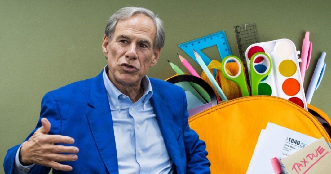 Útiles escolares sobre un escritorio