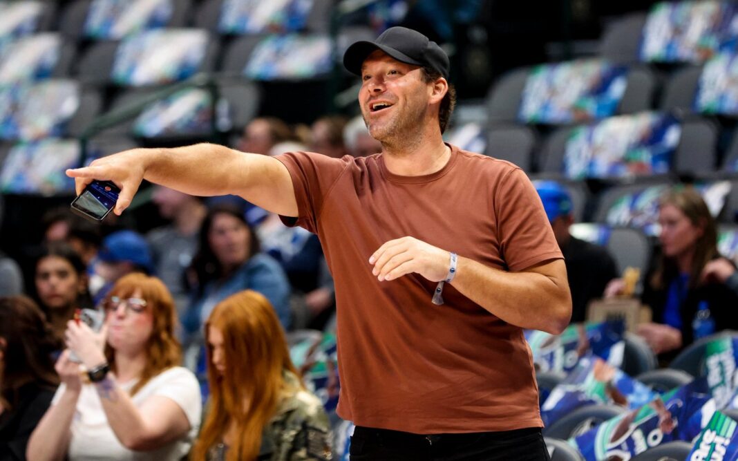 Tony Romo en un evento de la NFL