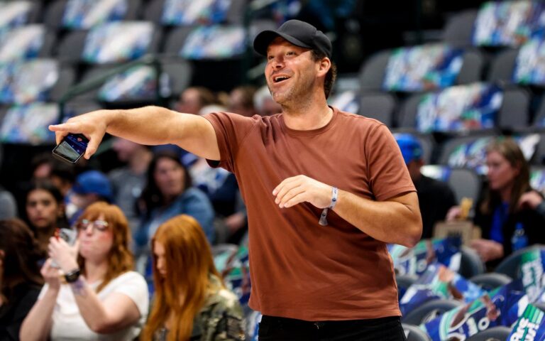 Tony Romo en un evento de la NFL