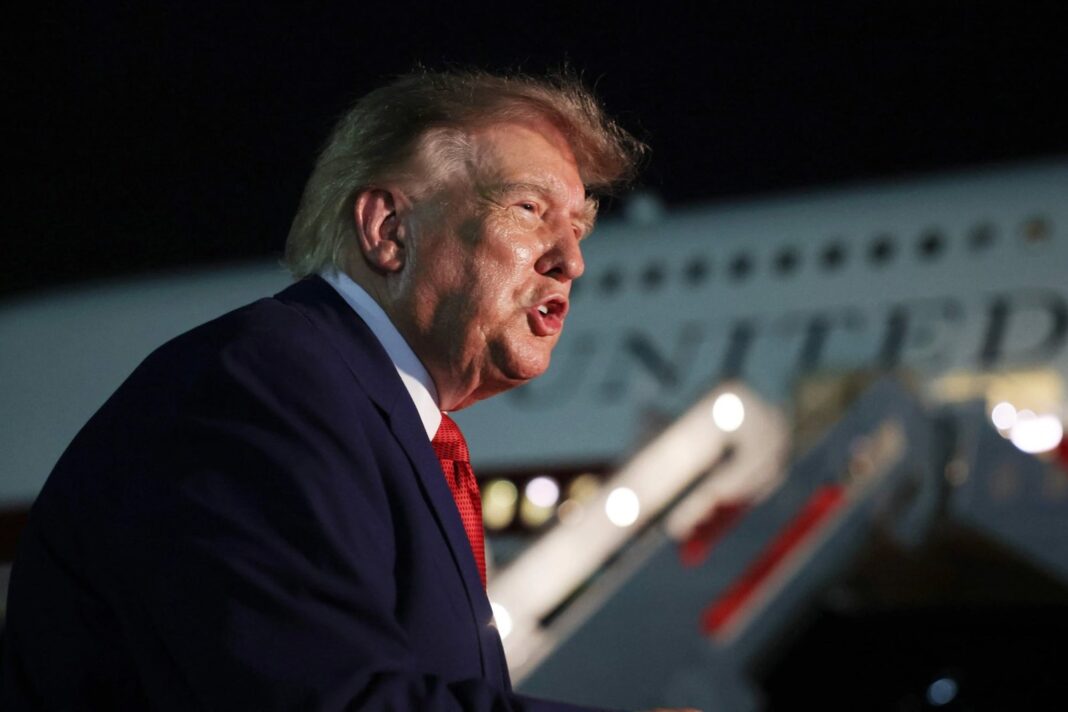 Donald Trump habla ante periodistas en la Base Conjunta Andrews