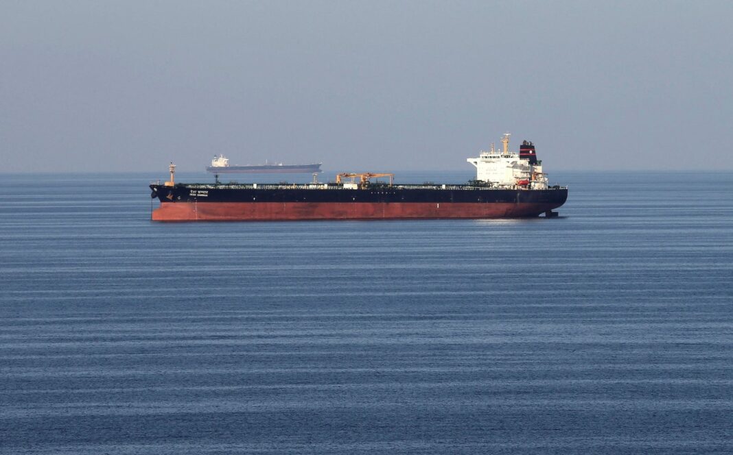 Buque petrolero en el mar
