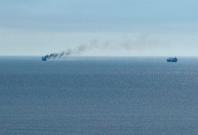Buque de carga en el mar Caspio