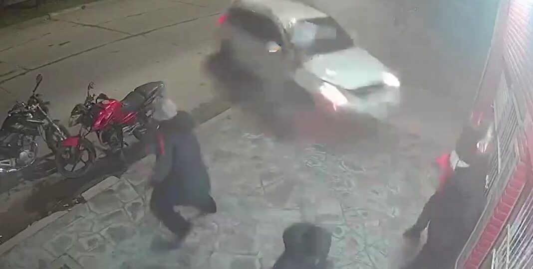 Cámara de seguridad registra el momento del choque en calle Cerrito, Mar del Plata