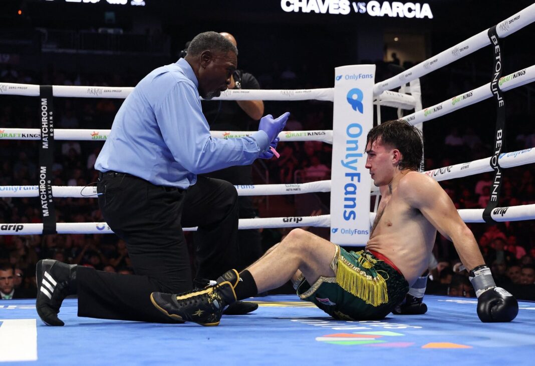 Alan Chaves durante el combate ante Eridson García en el Prudential Center