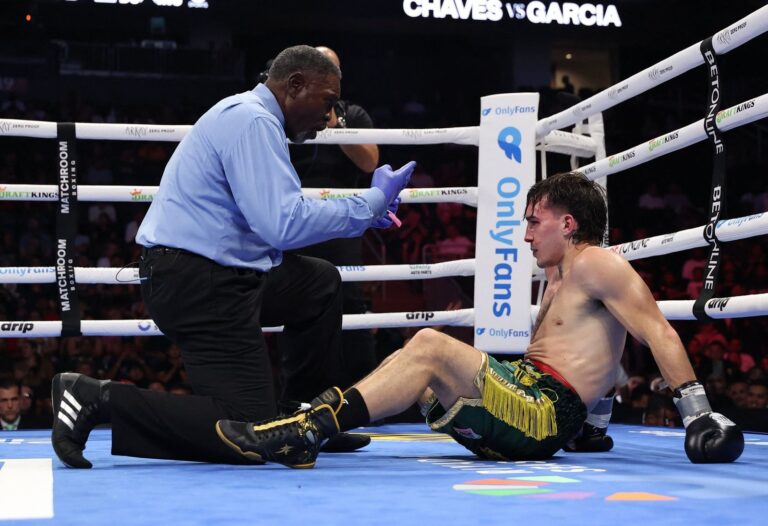 Alan Chaves durante el combate ante Eridson García en el Prudential Center