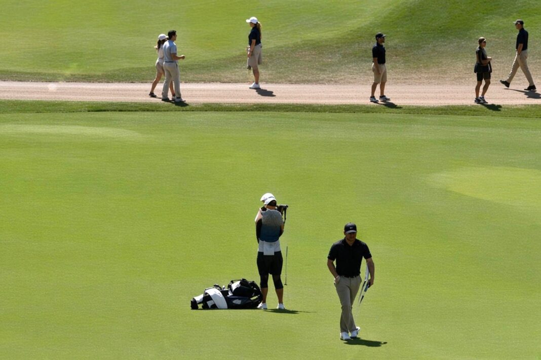 Alejandro Tosti durante una ronda de golf