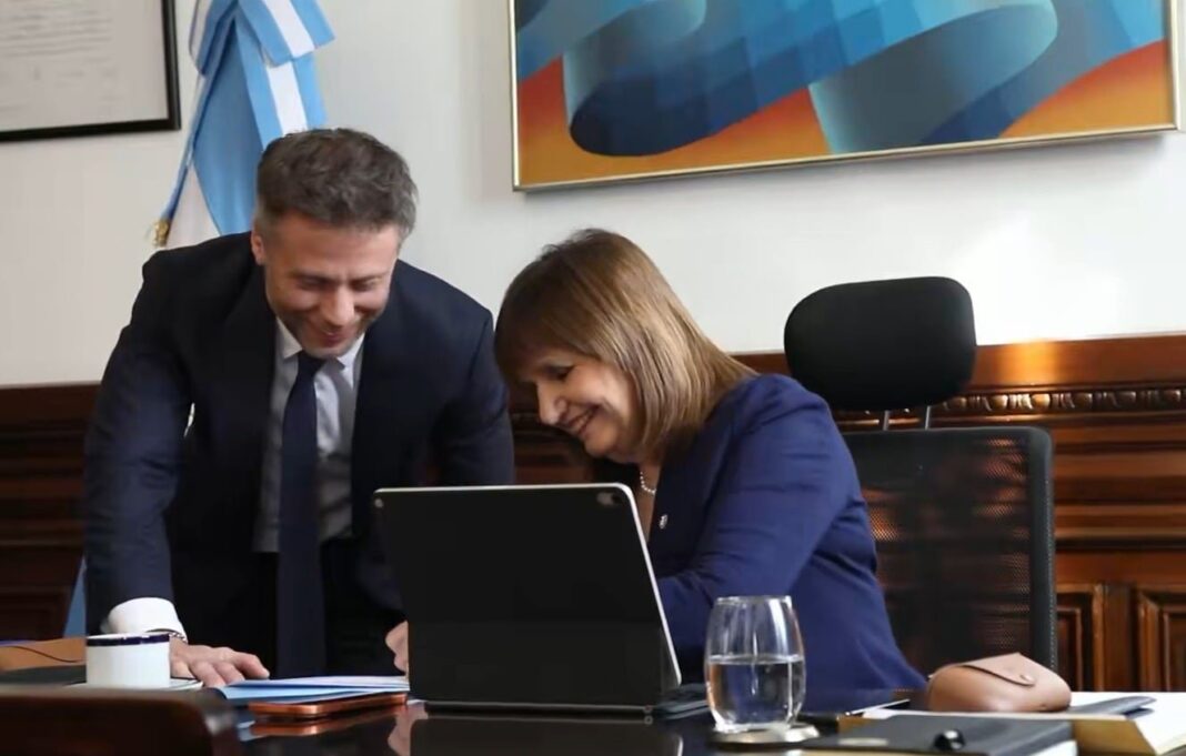 Patricia Bullrich en su despacho