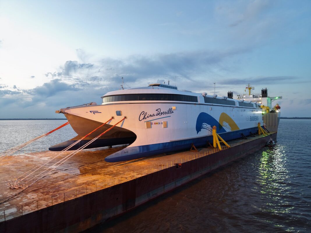 Ferry eléctrico China Zorrilla de Buquebus en el Río de la Plata
