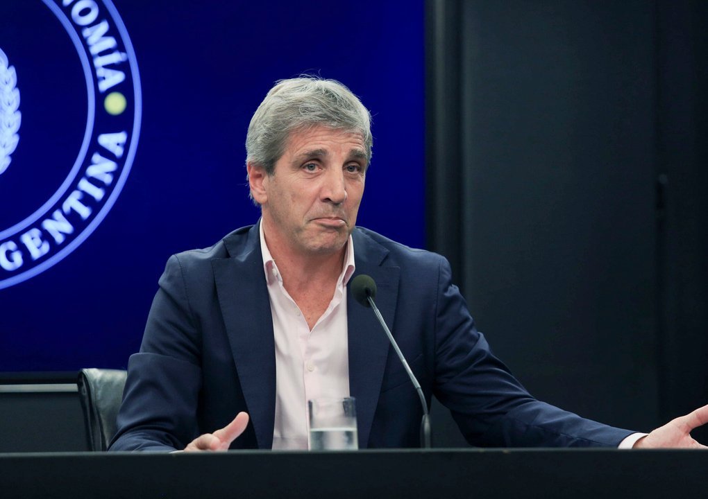 Luis Caputo durante su exposición en la entrega de un premio a financistas
