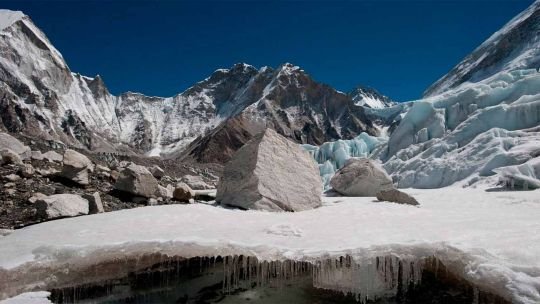 Vista satelital de la zona del colapso glaciar en la región de Langtang, Nepal
