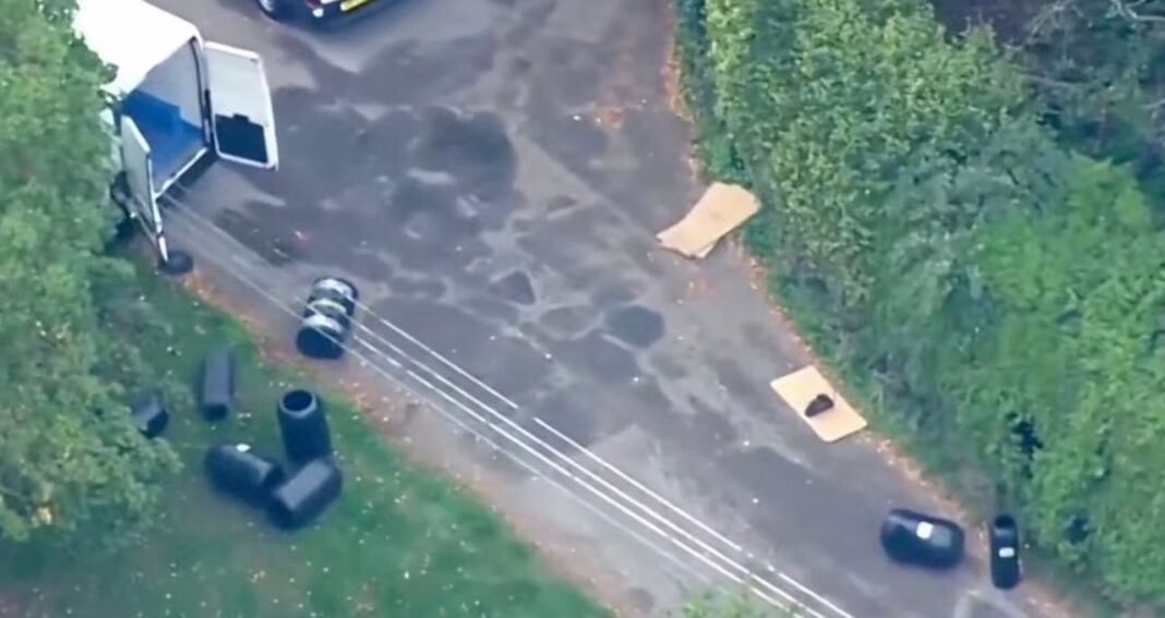 Detenidos en Fairford: cinco hombres arrestados por sospecha de terrorismo cerca de base aérea