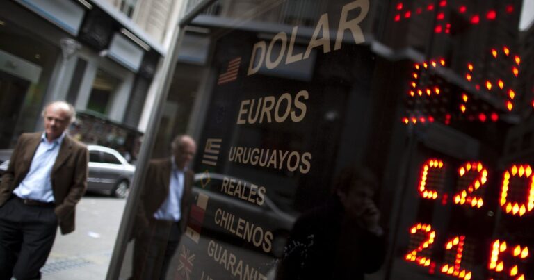 Cotización del dólar blue y dólar oficial