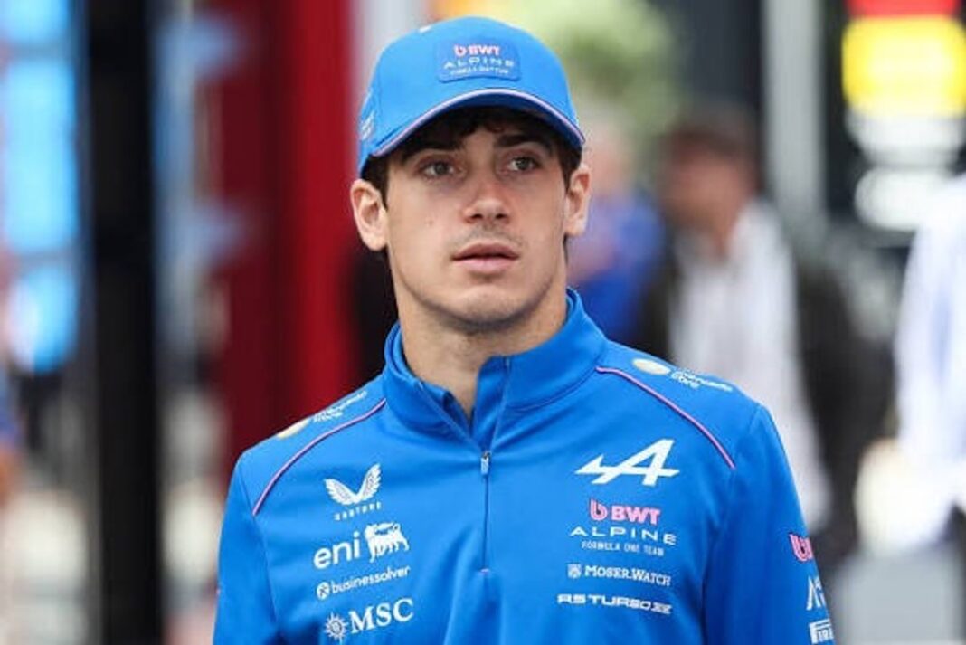 Franco Colapinto en el paddock durante un Gran Premio de Fórmula 1
