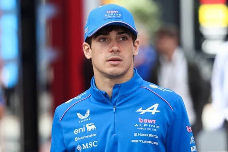 Franco Colapinto en el paddock durante un Gran Premio de Fórmula 1