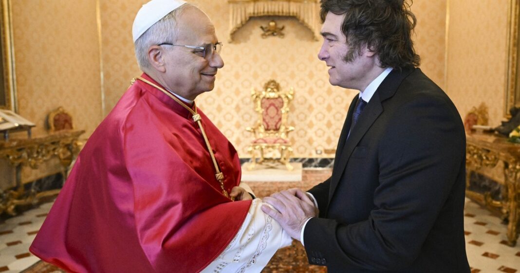 El papa León XIV durante una ceremonia religiosa