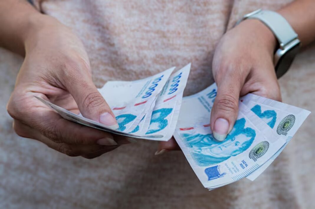 El Gobierno fijó aumentos escalonados para el salario mínimo