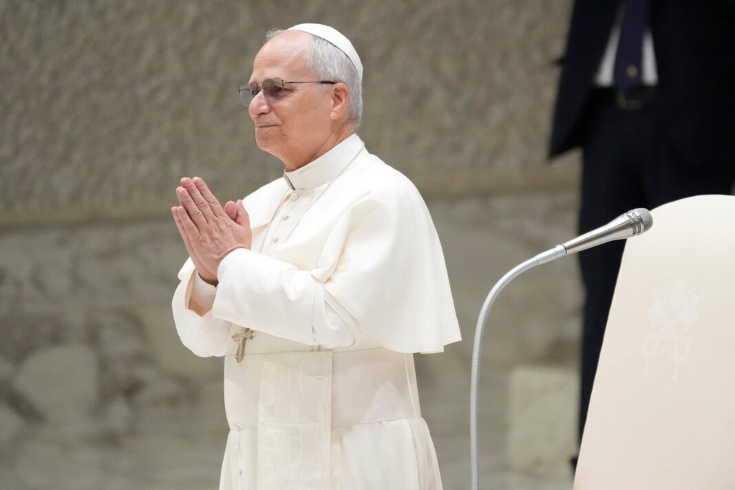 El papa León XIV durante una ceremonia en la Casa Rosada