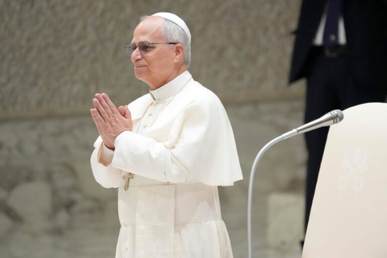 El papa León XIV durante una ceremonia en la Casa Rosada