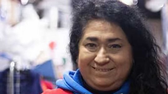 Mónica de Russis, directora ejecutiva de la Asociación Civil Amigos en el Camino, durante una entrevista radial.