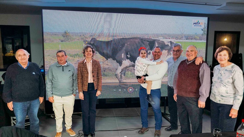 Vaca lechera premiada en la Jura a Campo de Vacas Lecheras de la Región Centro