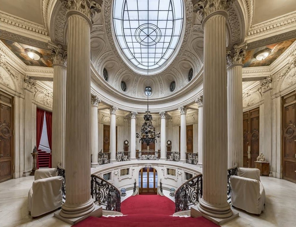 Fachada del Palacio Fernández Anchorena, sede de la Nunciatura Apostólica en Buenos Aires, ubicado en la intersección de avenida Alvear y Montevideo.