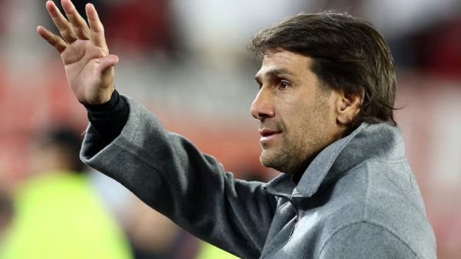 Leonardo Ponzio durante un partido como entrenador de River Plate