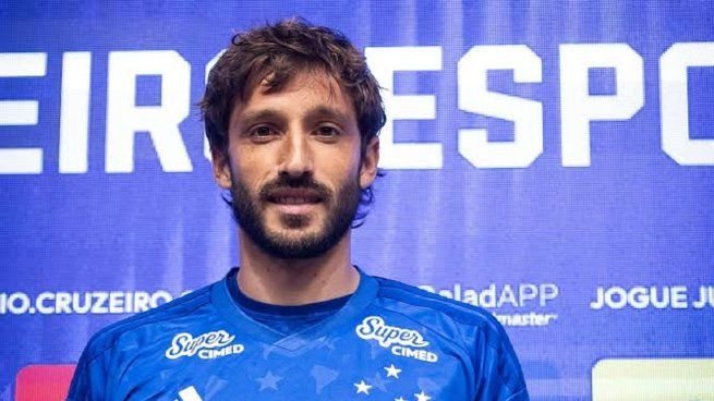 Matías Viña en su presentación como jugador de Cruzeiro