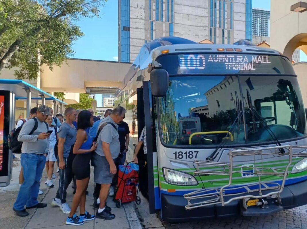 Autobús del transporte público de Miami-Dade