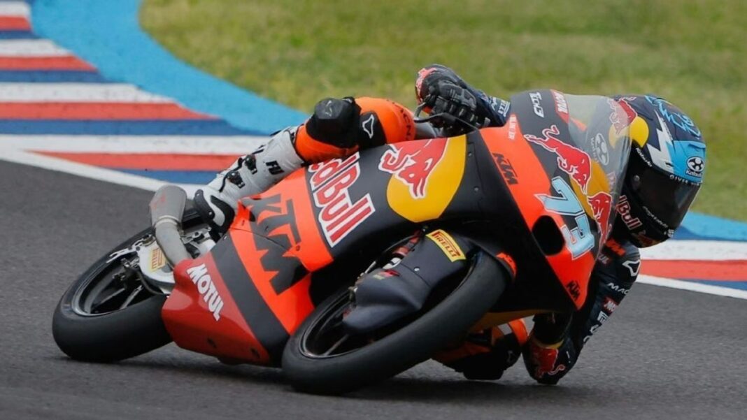 Valentín Perrone y Marco Morelli durante la clasificación del Gran Premio de Austria de Moto 3 en el Red Bull Ring