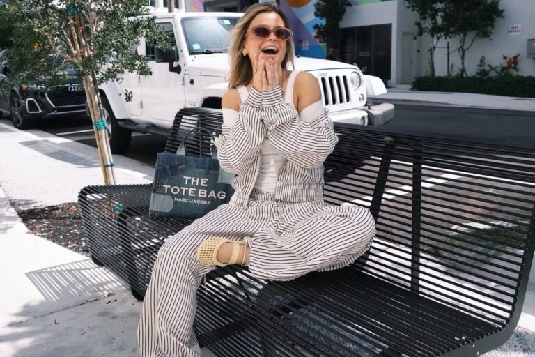 Muna Pauls posando en las calles de Miami con look urbano