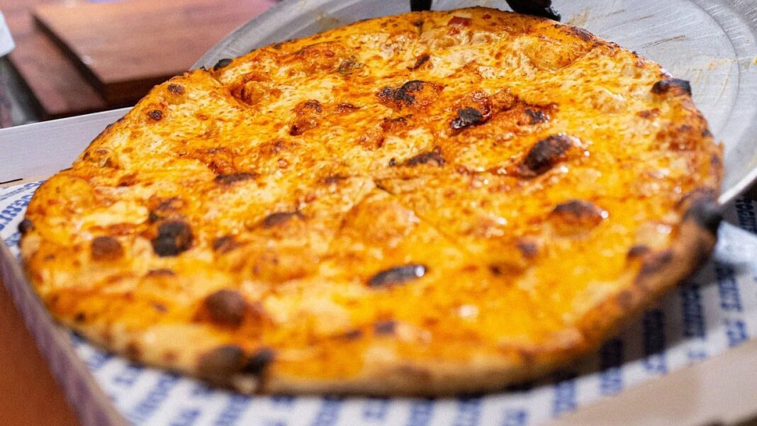 Pizza en una pizzería de Buenos Aires