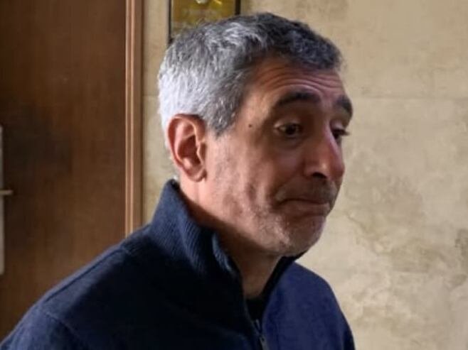 Roberto Baratta saliendo de los tribunales de Comodoro Py
