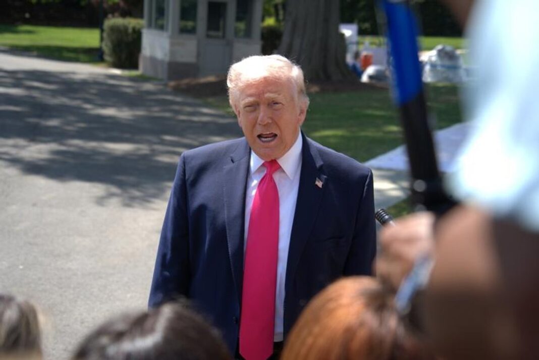 Donald Trump durante un mensaje publicado en su red social