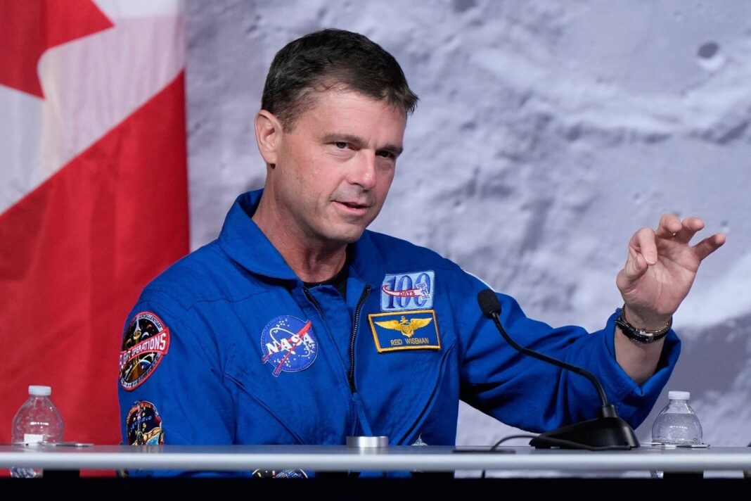 Astronautas de la misión Artemis II reciben la Medalla de Honor Espacial del Congreso de manos del presidente Donald Trump en el Centro Espacial Johnson