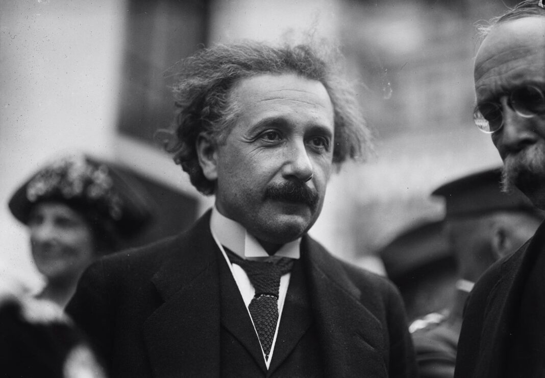 Retrato de Albert Einstein, físico alemán