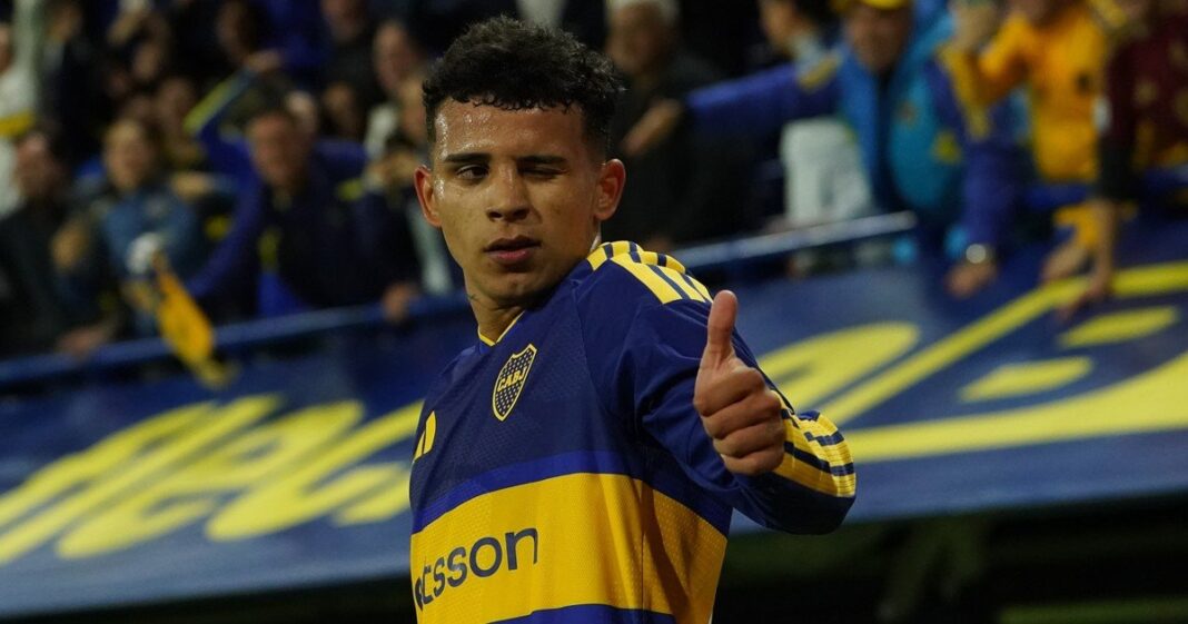 Leonel Flores, jugador de Boca Juniors, durante un entrenamiento