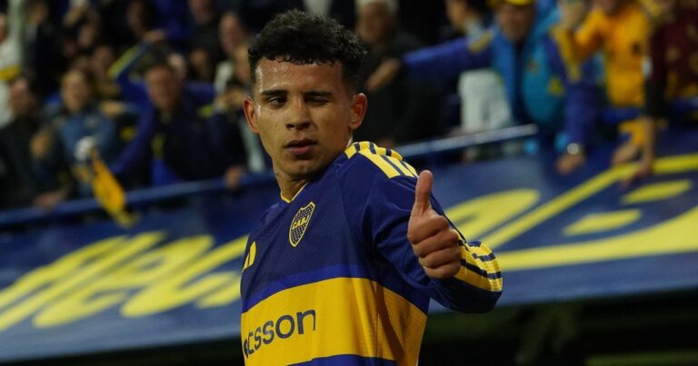 Leonel Flores, jugador de Boca Juniors, durante un entrenamiento