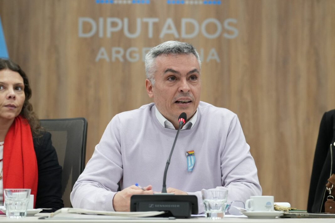 Esteban Paulón durante una entrevista radial en San Pablo, Brasil
