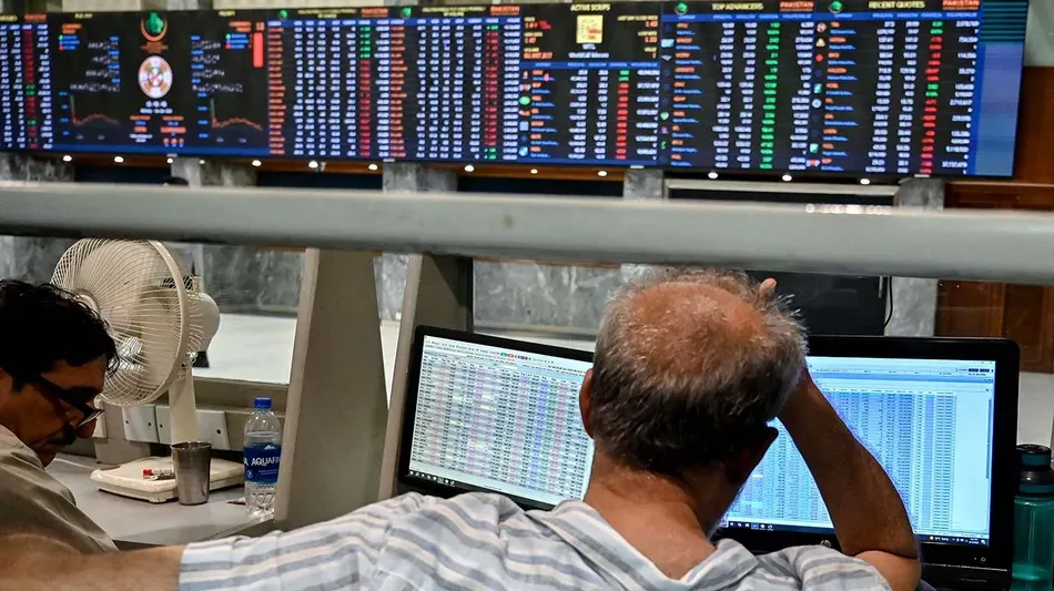 Gráfico de bolsas globales con acciones tecnológicas en alza y petróleo sobre US$115
