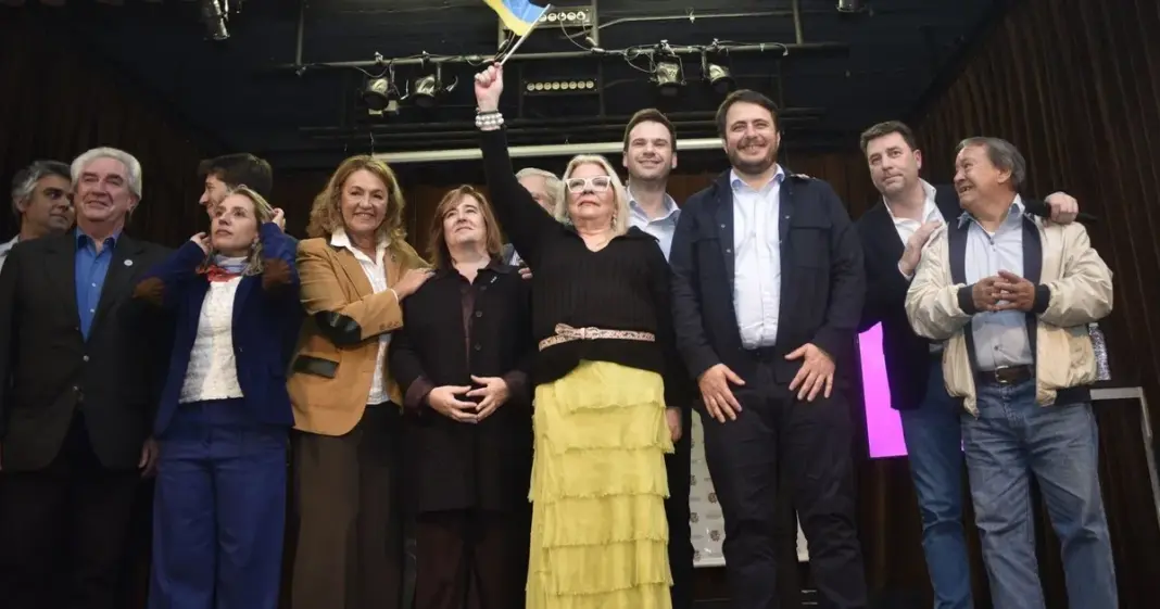 Elisa Carrió junto a dirigentes de la Coalición Cívica