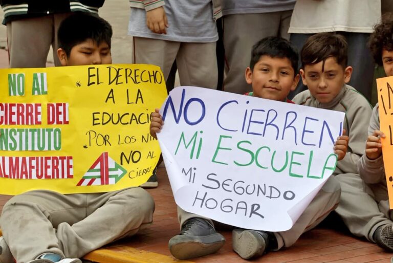 Fachada del Instituto Almafuerte en Esteban Echeverría