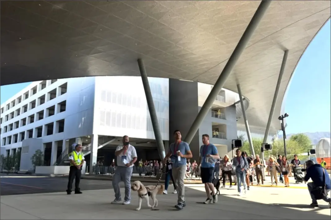 Nueva terminal del Aeropuerto Hollywood Burbank con amplias zonas de espera y vista a las pistas