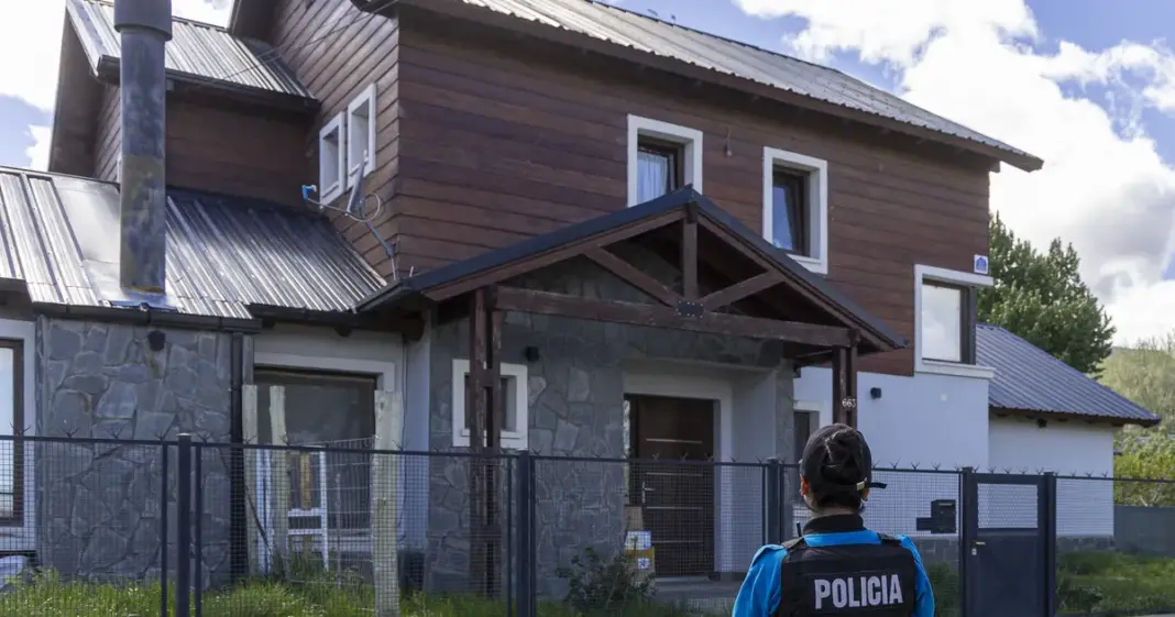 Casa del barrio La Cascada en Esquel donde fue detenido un bioquímico por mantener cautiva a su familia