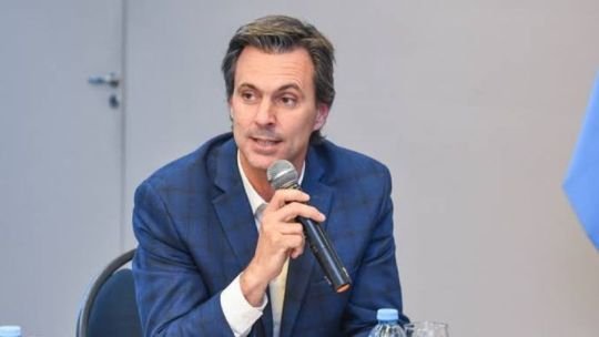 Fernando Sibila, ministro de Producción de Córdoba, durante una entrevista radial